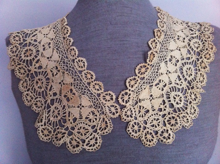 Crochet clr front