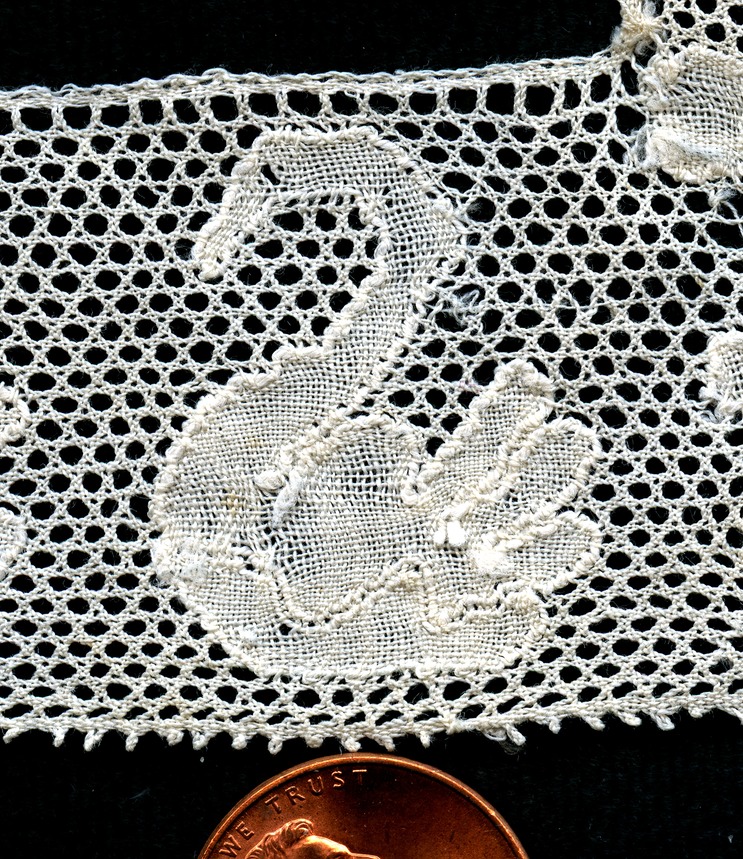 Single small swan face619